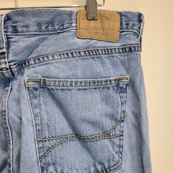 Hollister Men's Jeans 36 x 34 Button Fly Distressed Light Wash Bootcut - Picture 11 of 16